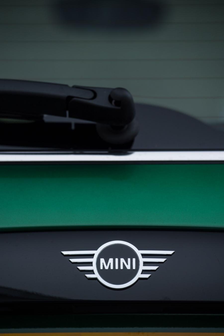 Логотип Mini Cooper 60 Years Edition (F56) 2019 года  (WW) (фото 72 из 189)